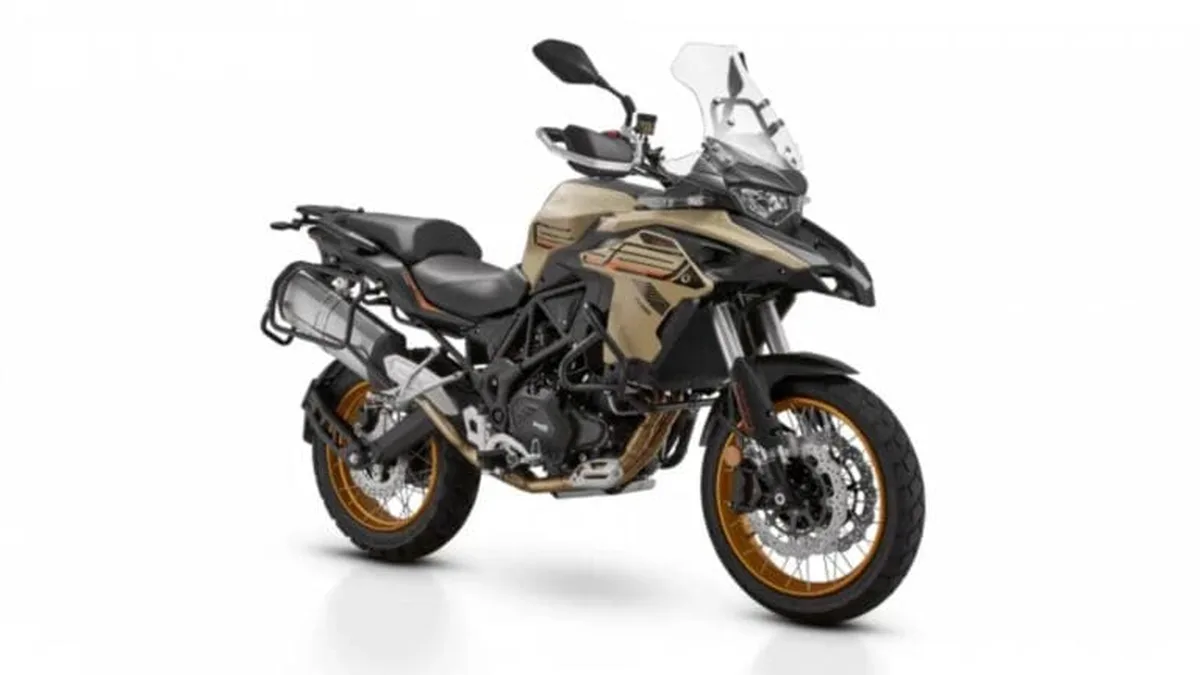 सड़क पर खड़ी Benelli TRK 552X (प्रतीकात्मक तस्वीर)