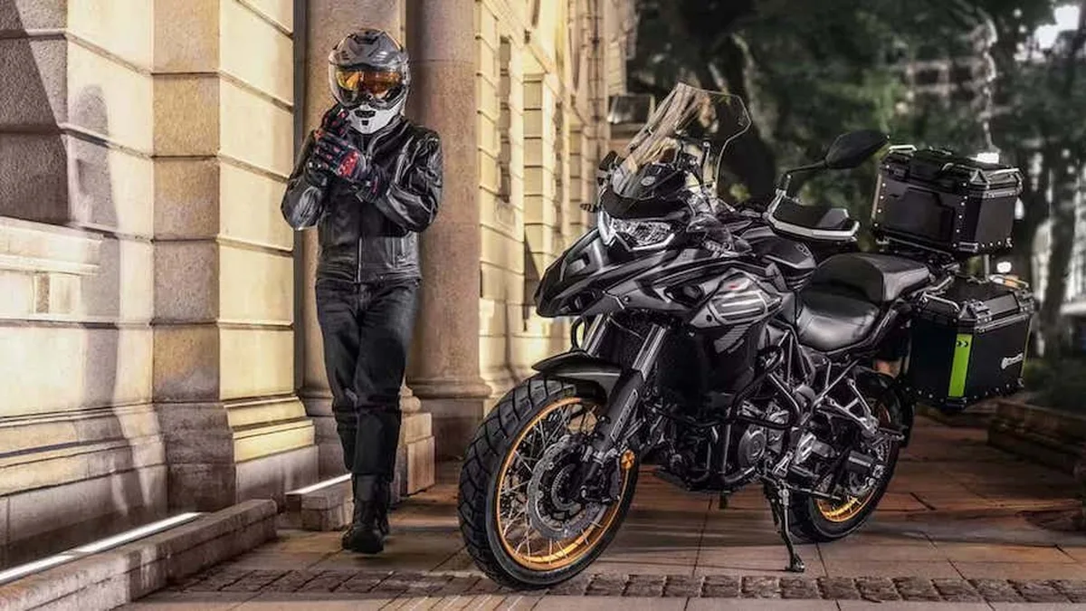 ₹7.22 लाख से शुरू हुई Benelli TRK 552: 554cc ट्विन इंजन, हीटेड सीट और 5-इंच TFT के साथ एडवेंचर की नई जोड़ी