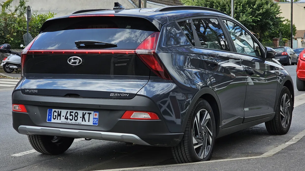 सड़क पर खड़ी Hyundai Bayon (प्रतीकात्मक तस्वीर)