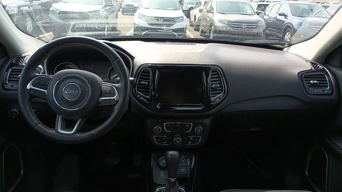 Jeep Compass का केबिन और डैशबोर्ड (प्रतीकात्मक तस्वीर)