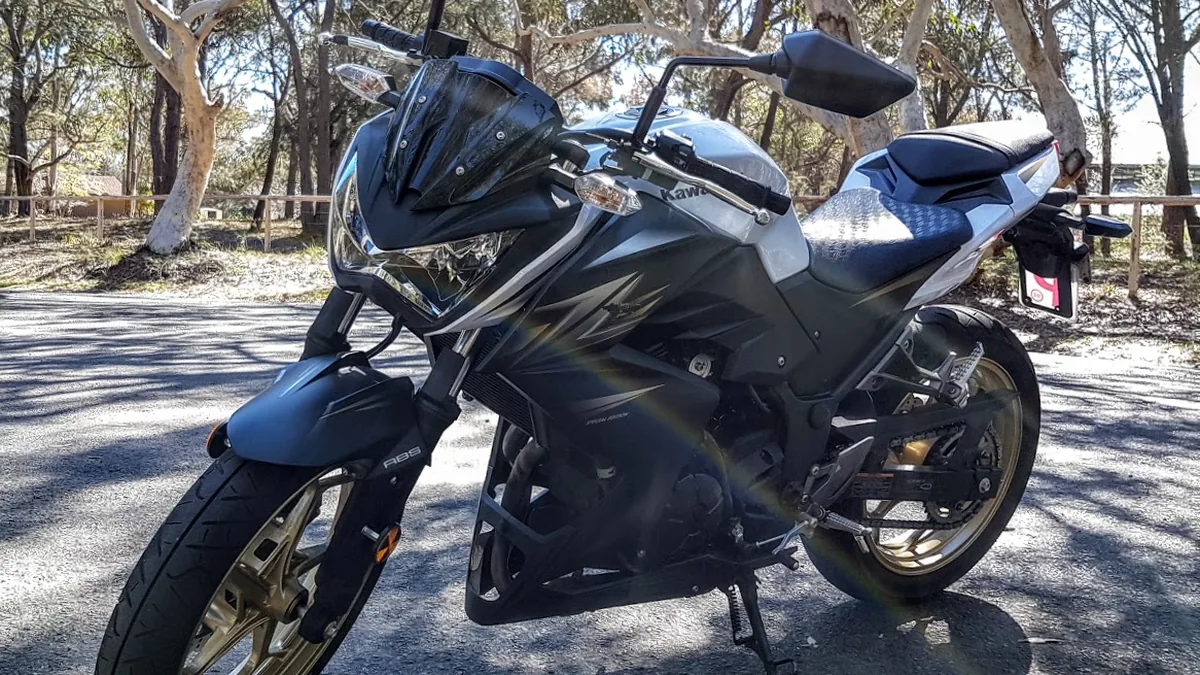 ₹3.24 लाख की Kawasaki Z300 लॉन्च: Ninja 300 से ₹10,000 सस्ती, इंजन वही 39hp ट्विन-सिलेंडर