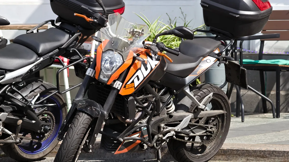 ₹2.07 लाख में नई KTM 200 Duke: बिना क्लच गियर बदलने वाला क्विकशिफ़्टर और ट्रैक्शन कंट्रोल भी