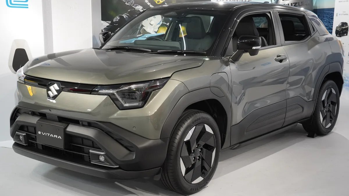 Suzuki e Vitara का फ्रंट व्यू