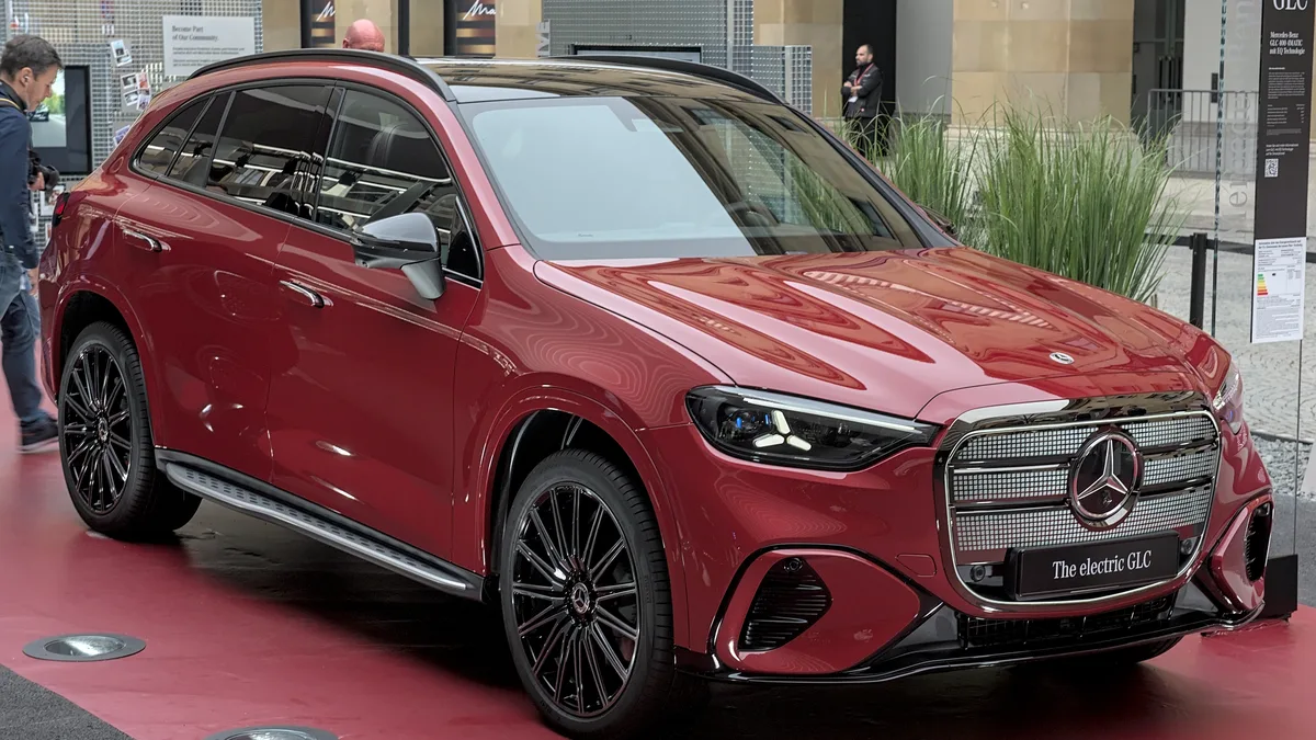 IAA 2025 में दिखी नई Mercedes Electric GLC