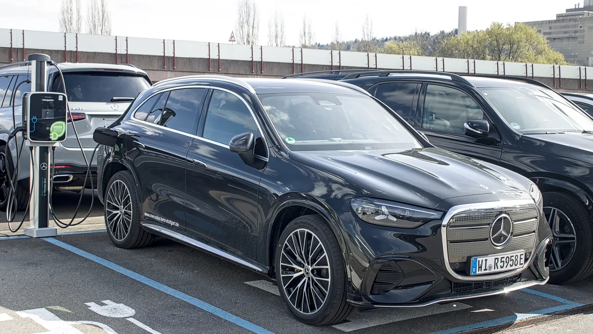 4 नवंबर को आएगी 715 km रेंज वाली Mercedes GLC Electric: कीमत ₹80–90 लाख के आसपास रहने की उम्मीद