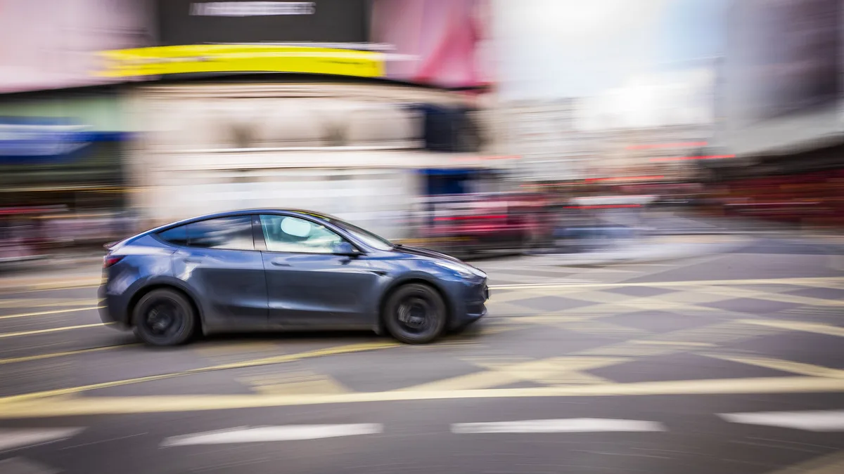 Tesla Model Y चार्जिंग पर (प्रतीकात्मक तस्वीर)